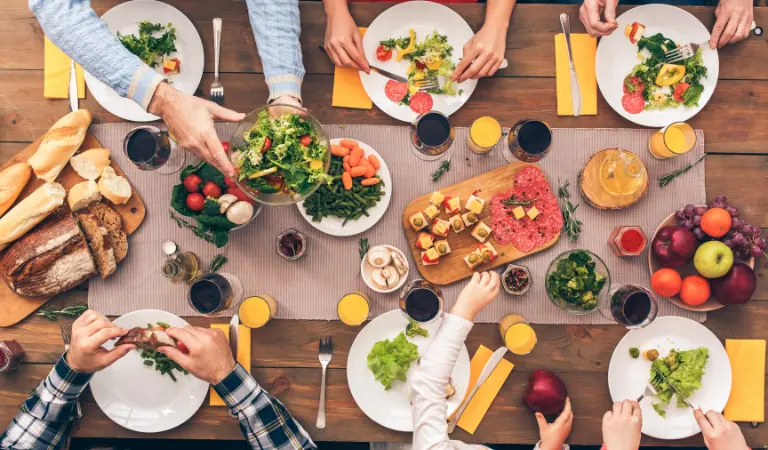 The Art of Family-Style Dining: Elevating the Experience with Eco-Friendly Sugarcane Tableware The Art of Family-Style Dining: Elevating the Experience with Eco-Friendly Sugarcane Tableware